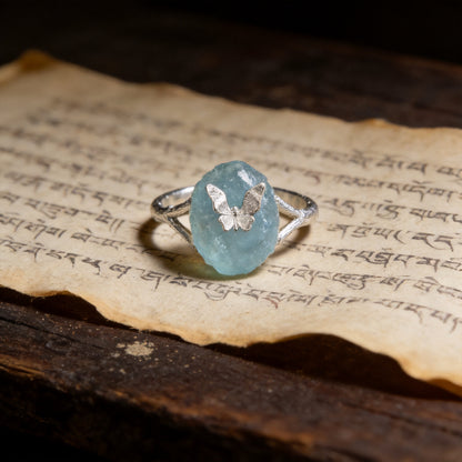 Kailash Way Raw Aquamarine Tranquility Youthful Energy Ring front view with stone setting